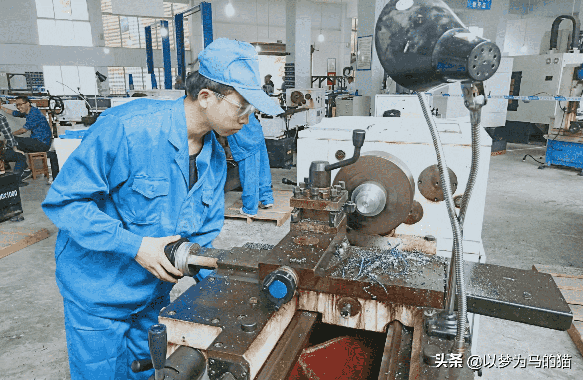初中毕业最吃香的十大专业，这10个专业的就业率不错