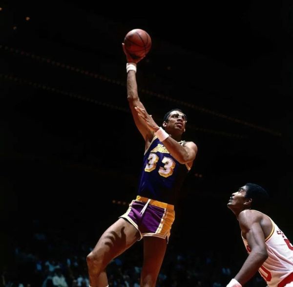世界十大篮球巨星排名(NBA历史前10巨星排名)
