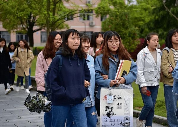 专硕和学硕有什么区别，哪一个更难