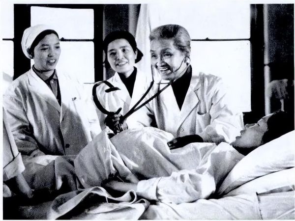 中国十大“最美女明星”，能写进教科书的女英雄