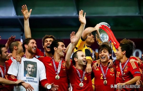 西班牙足球十大巨星(西班牙10位最佳球员)