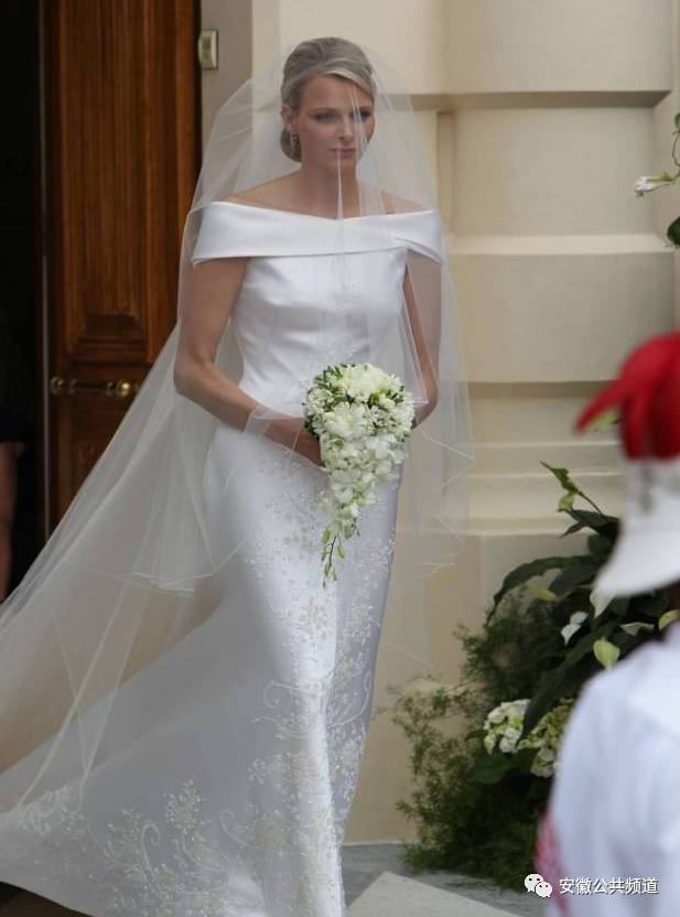 世界上最美十大婚纱（盘点世界上10件最美婚纱礼服）