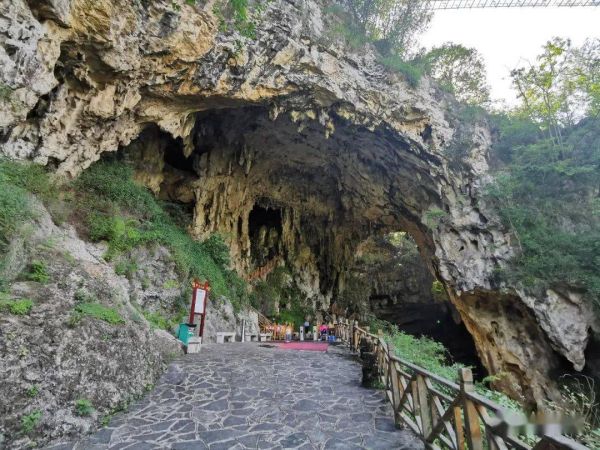 安顺旅游十大景点排名（贵州安顺景点排名前十名）