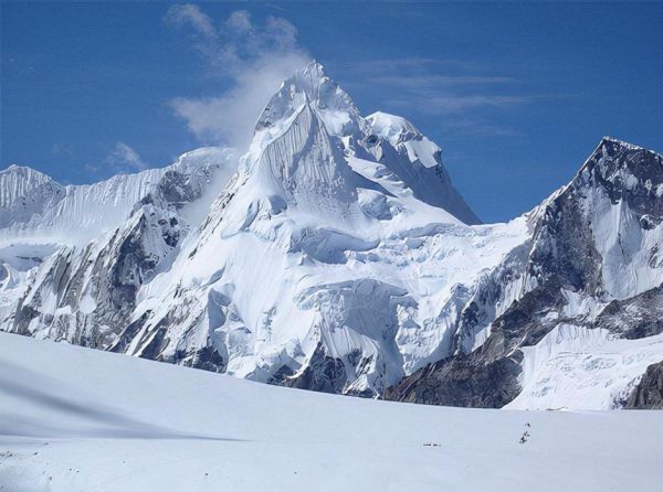 世界十大山峰(世界上最高的十座山峰)