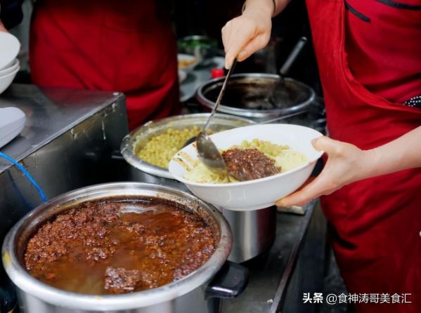 来重庆必吃的十大美食(重庆10大特色美食小吃)