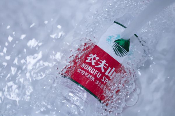 中国十大矿泉水排名（国内排名前十的饮用矿泉水）