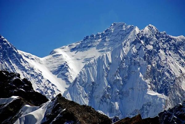 世界上最高的十大山峰（世界上最高的山峰排名前十）