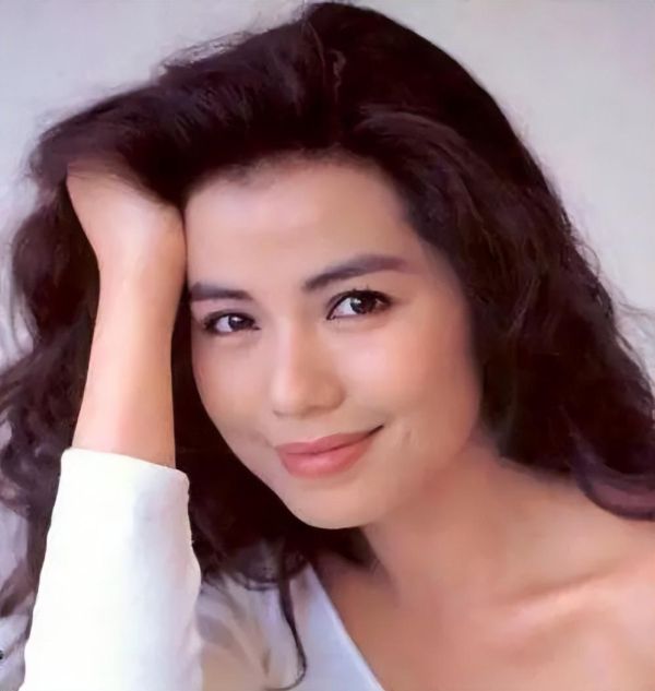 香港公认十大美女(香港影视女星颜值前十名榜单)