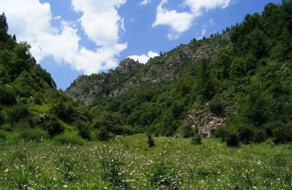 甘肃旅游必去十大景点，甘肃10个最值得去的美景地推荐