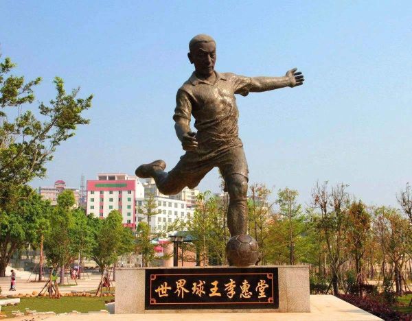 中国足球十大球星（国足的10个代表人物）