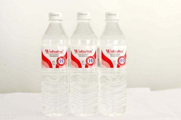 中国十大矿泉水排名（国内排名前十的饮用矿泉水）
