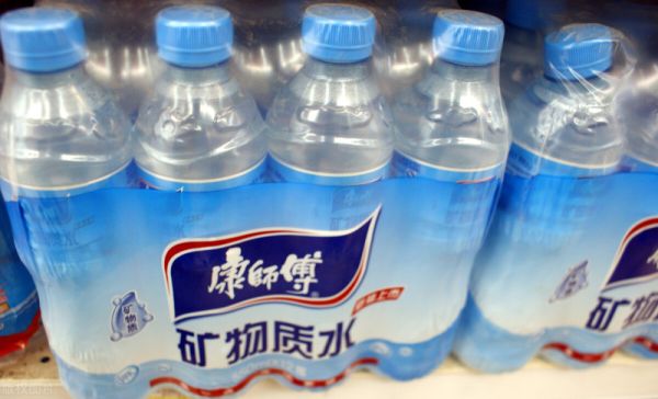 中国十大矿泉水排名（国内排名前十的饮用矿泉水）