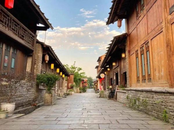安顺旅游十大景点排名（贵州安顺景点排名前十名）