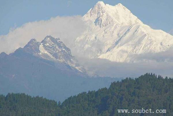 世界知名的十大山峰（世界最高的10座山峰）