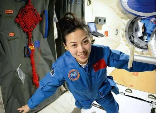 航天员队伍中为什么需要女性？为什么要两男一女搭配