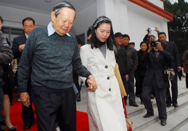 杨振宁什么时候走的？系谣言，清华大学辟谣了