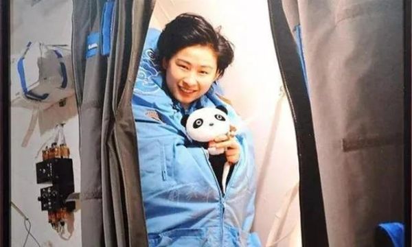 航天员队伍中为什么需要女性？为什么要两男一女搭配