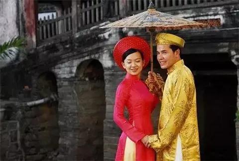 不能理解的结婚风俗（世界上10个奇怪的婚礼习俗）