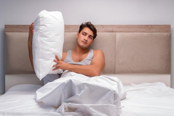 男性失眠是为什么？男人睡不着无非就是三个原因