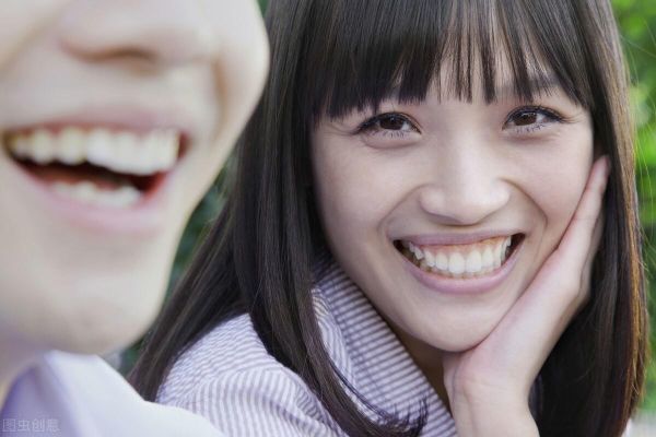 如何才能成为高情商的女人呢？高情商的女人有的5个特点