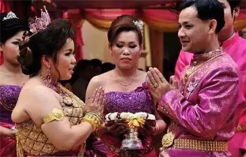 不能理解的结婚风俗（世界上10个奇怪的婚礼习俗）
